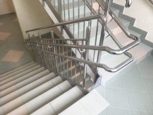 Дооборудование Лестницы Дополнительными Перилами Косгу