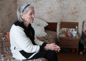 Ухаживать за бабушкой за квартиру в москве