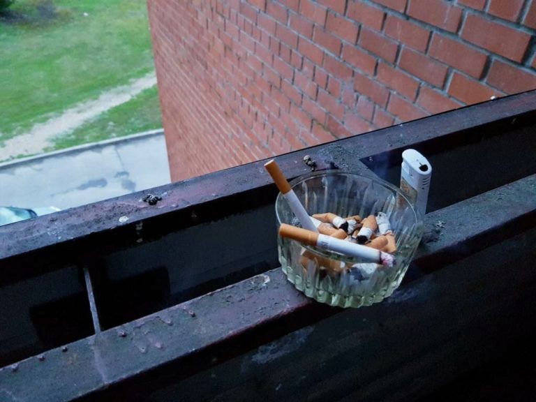 Соседка Курит На Балконе Что Делать